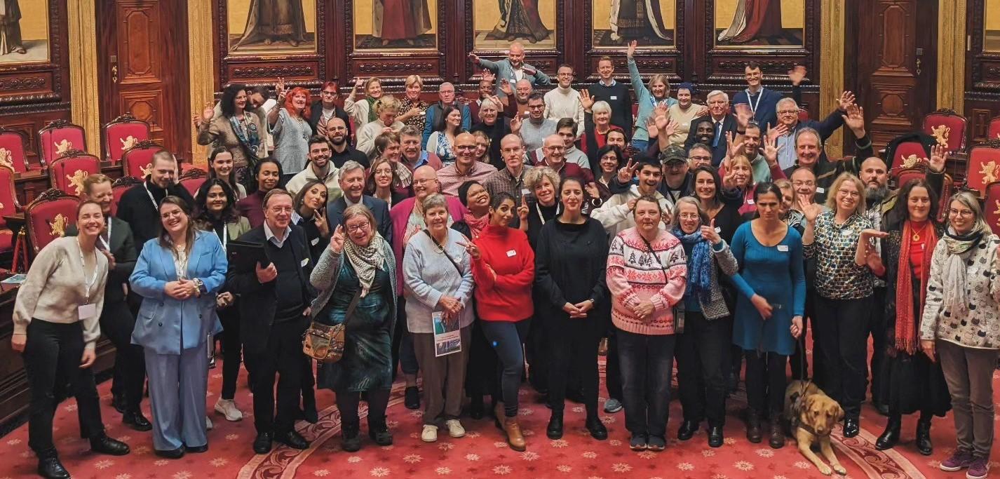 Photo de groupe des participants de l'Agora citoyenne